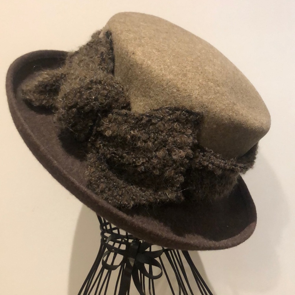Headstart New York wool hat nubby bow. Adorable on